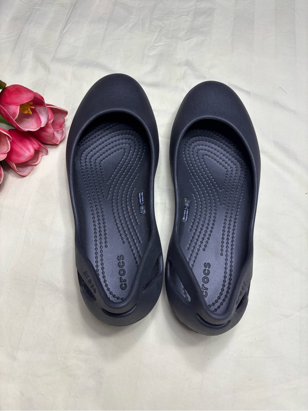 Crocs Women's Size 9 Black
Kadee Flat Slip On Comfort Shoes
Cutout Ballet Flats